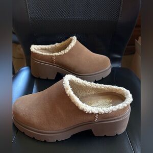 Skechers Platform Clogs Shoe Womens 9 Tan Faux Fur Mules Warm Lug Soles New
